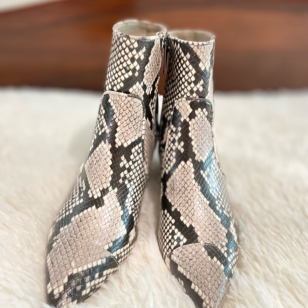 NEW Michael Kors Kadence Kitten Bootie EMB Faux Leather Color Sand Size 6 Box.